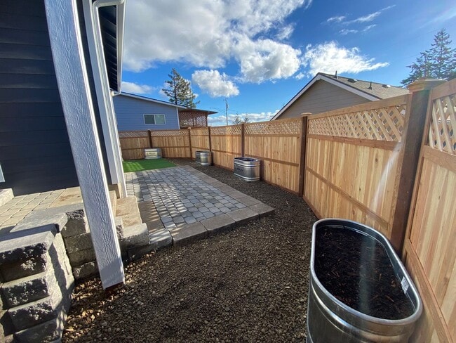 439 Wall St in North Bend, OR - Building Photo - Building Photo