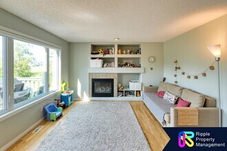 75 Cougarstone Way SW in Calgary, AB - Building Photo - Building Photo