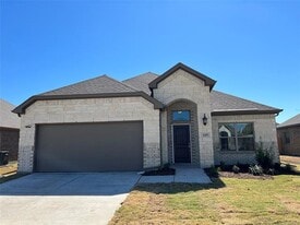 649 Comal Dr in Crandall, TX - Building Photo