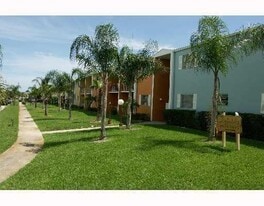 1501 Crescent Cir in North Palm Beach, FL - Building Photo