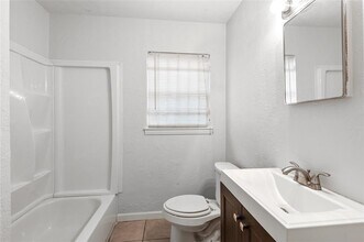 10602 Rosehaven Dr in Houston, TX - Building Photo - Building Photo