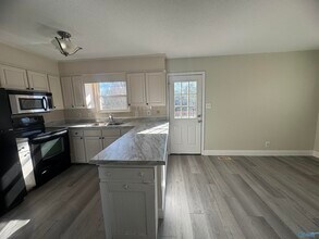 9904 Willow Cove Rd SE in Huntsville, AL - Building Photo - Building Photo