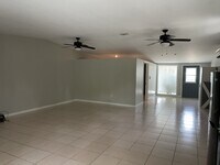 118 Elles Ave photo'