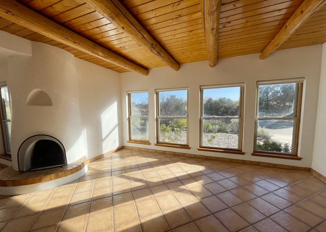 1876 Brillante Ln in Santa Fe, NM - Building Photo - Building Photo