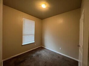 1015 Fir Ln in Lockhart, TX - Building Photo - Building Photo