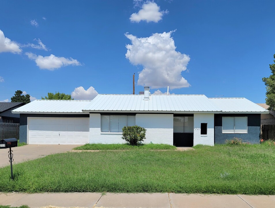 711 W Gayle St in Roswell, NM - Building Photo