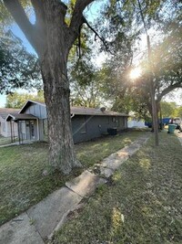 902 S Maxey St in Sherman, TX - Building Photo - Building Photo