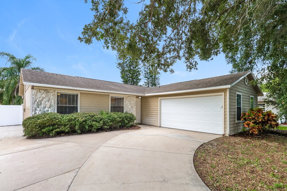 948 Highland Ave NW in Palm Bay, FL - Building Photo