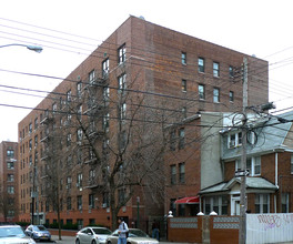 41-56 Lamont Ave in Flushing, NY - Building Photo - Building Photo