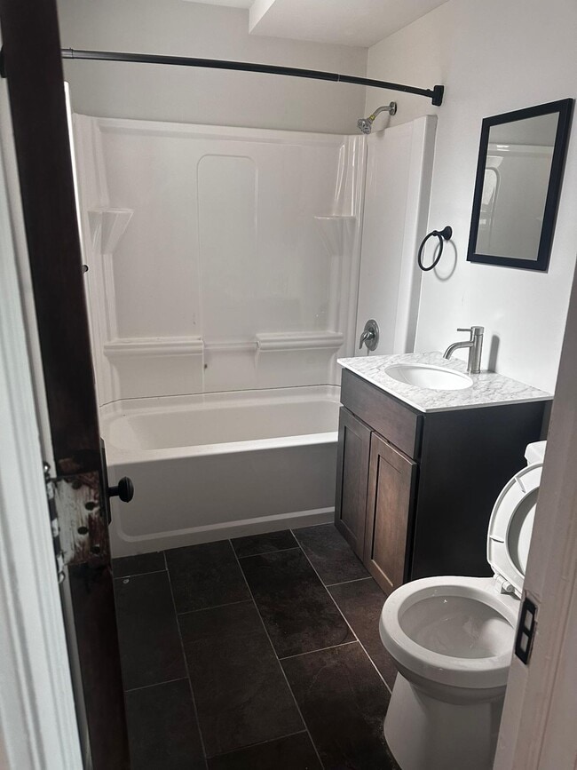 552 3rd St, Unit 7 in Niagara Falls, NY - Building Photo - Building Photo