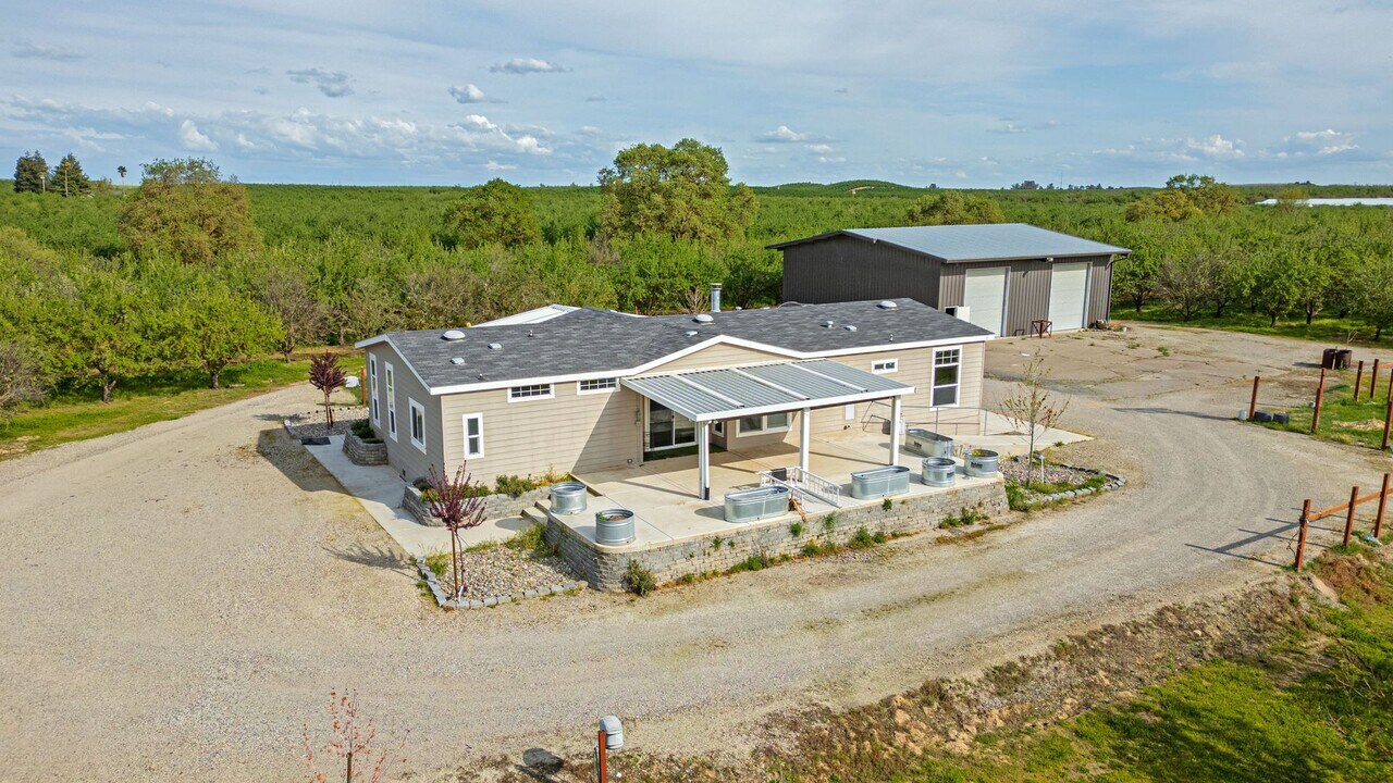2300 Tim Bell Rd in Waterford, CA - Building Photo