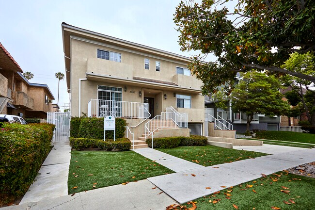 3662 Clarington Ave in Los Angeles, CA - Building Photo - Building Photo