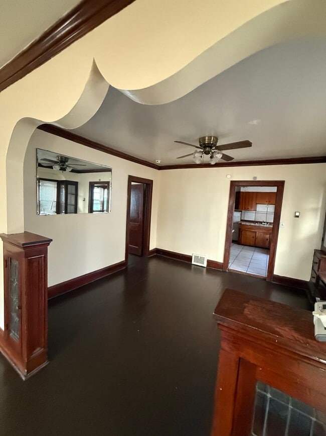 11317 Nelson Ave, Unit Downstairs in Cleveland, OH - Foto de edificio - Building Photo