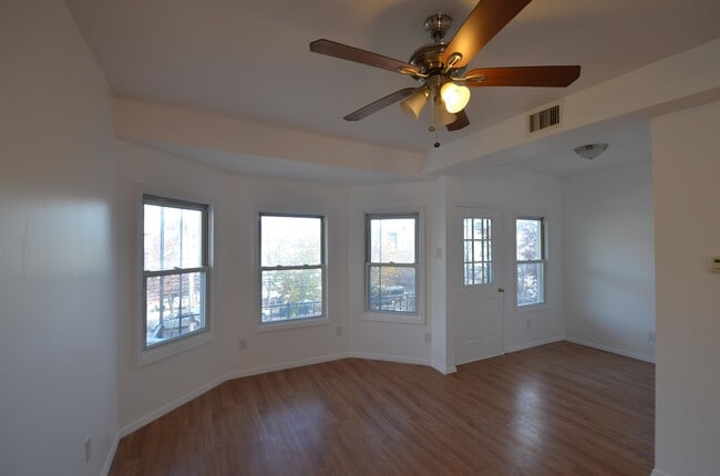 211 Duncan Ave in Jersey City, NJ - Building Photo - Building Photo