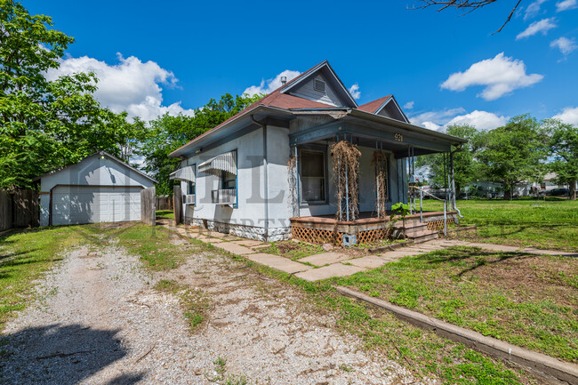 921 S Sedgwick St in Wichita, KS - Building Photo - Building Photo