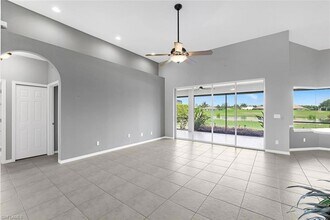 18025 Greenwood Dr in Naples, FL - Foto de edificio - Building Photo