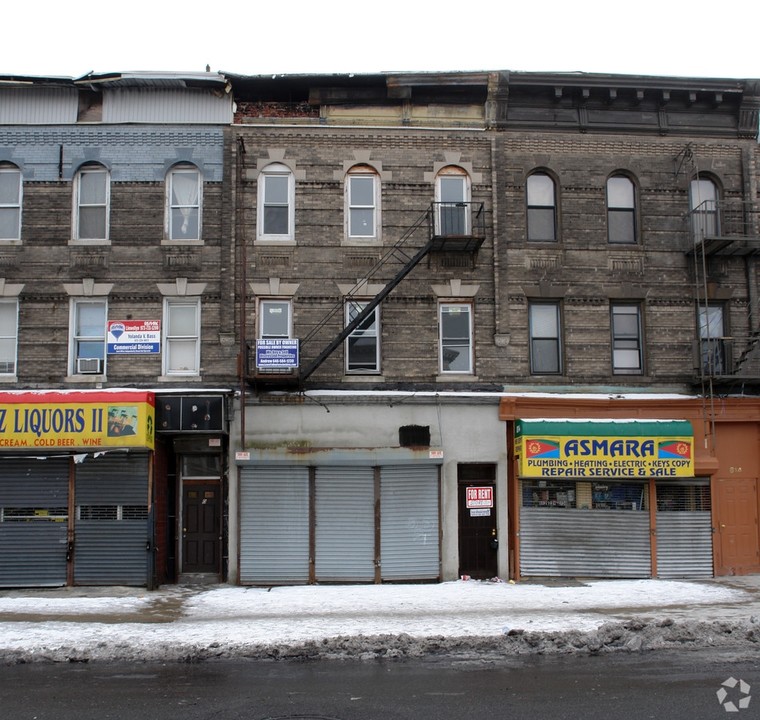 812 Clinton Ave in Newark, NJ - Foto de edificio