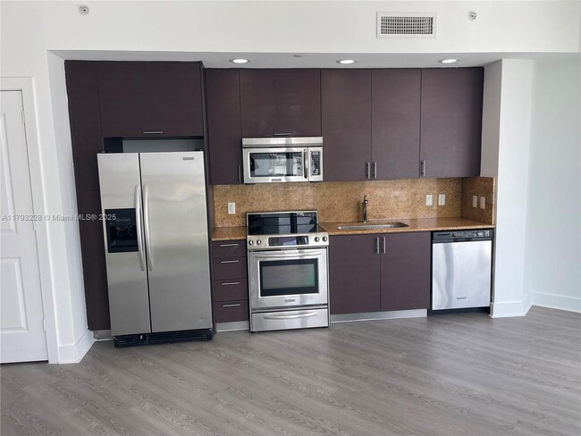315 NE 3rd Ave in Fort Lauderdale, FL - Building Photo - Building Photo