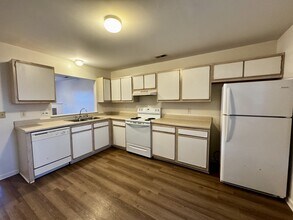 204 Meadowbrook Ln in Jacksonville, NC - Building Photo - Building Photo