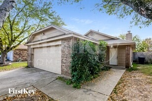 2525 Butterfield Dr in Fort Worth, TX - Building Photo