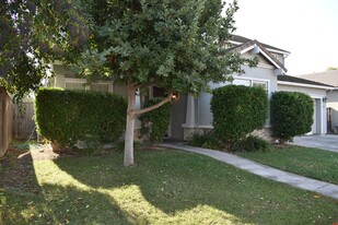 478 Hearst Dr in Merced, CA - Foto de edificio - Building Photo