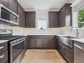 1105 Fiesta St in Austin, TX - Building Photo - Building Photo