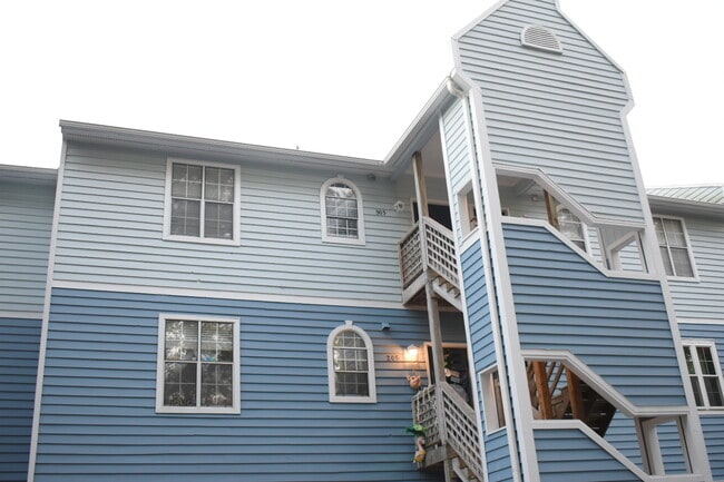 4210 Wilshire Blvd, Unit 305-B in Wilmington, NC - Foto de edificio - Building Photo