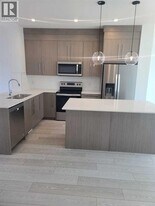 335 Creekside Blvd in Calgary, AB - Building Photo