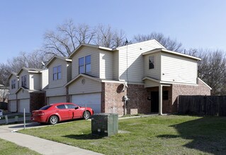 144 Creek Cove Dr in Dallas, TX - Building Photo - Building Photo