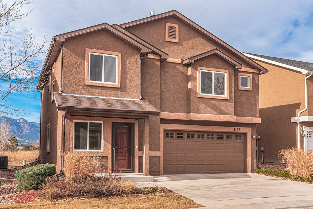 11661 Black Maple Ln in Colorado Springs, CO - Foto de edificio