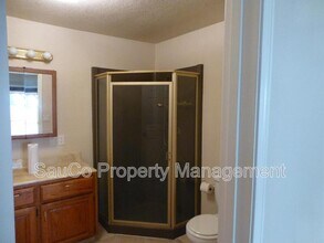 1041 NE 106th Ave in Portland, OR - Foto de edificio - Building Photo