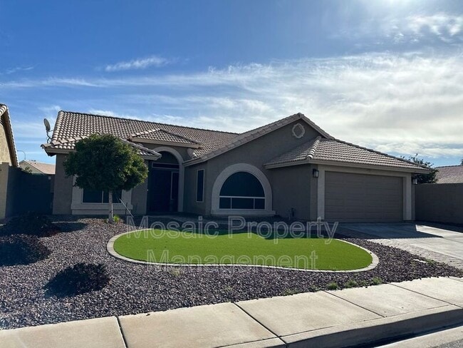 411 N Leoma Ln