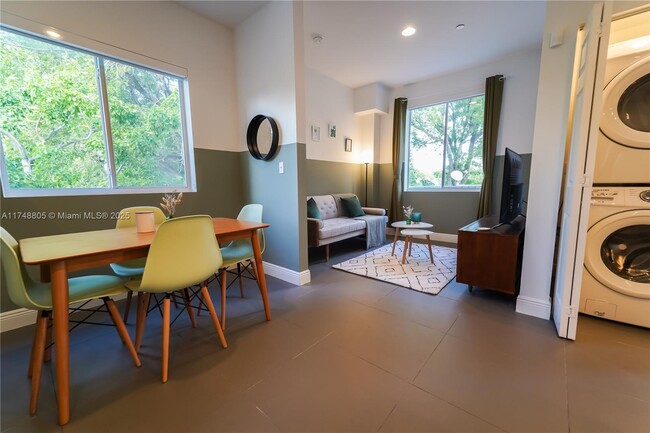 541 NW 33rd St in Miami, FL - Building Photo - Building Photo