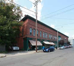 76-96 Maple St in Florence, MA - Building Photo - Building Photo