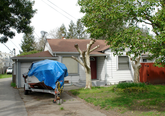 613-6131/2 Grandberg Ct in Santa Rosa, CA - Foto de edificio - Building Photo