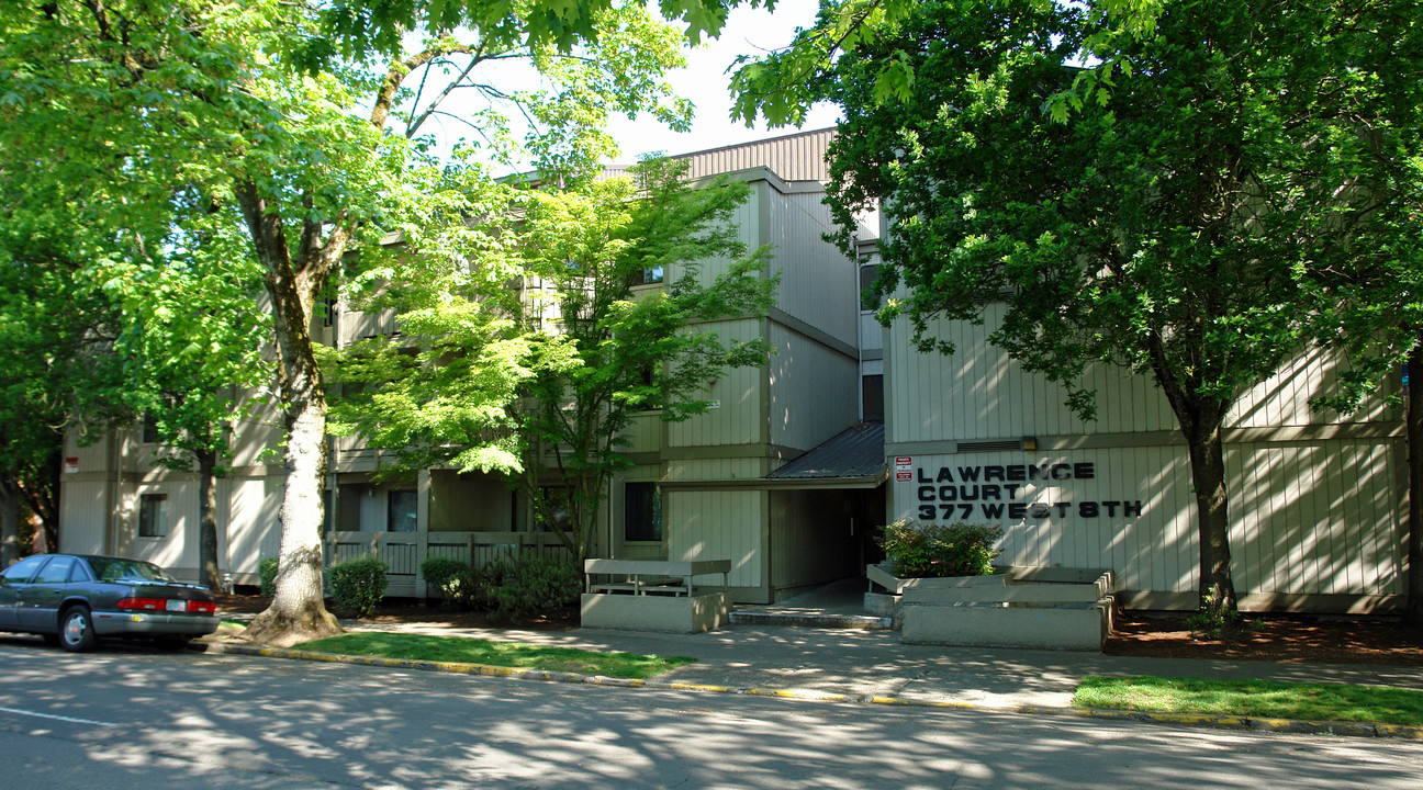 Lawrence Court Apartments in Eugene, OR - Building Photo