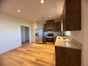 207 Railroad Ave in Sanger, TX - Foto de edificio - Building Photo