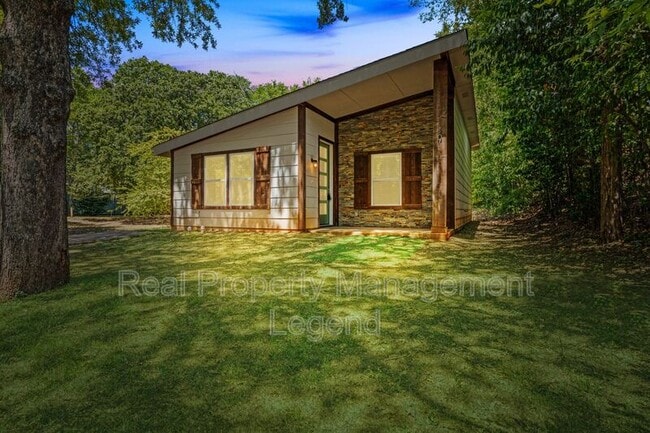 property at 1011 W Hull St