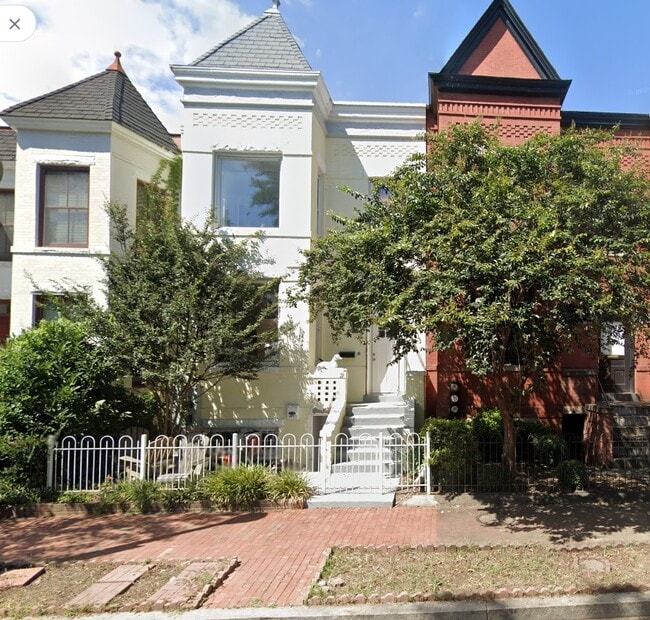 property at 133 Thomas St NW