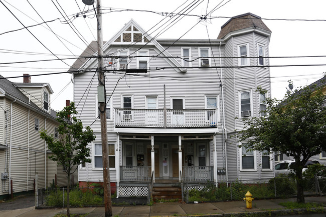 72 Bloomingdale St in Chelsea, MA - Foto de edificio - Building Photo