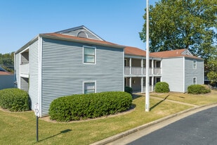 Covington Hills in Memphis, TN - Building Photo