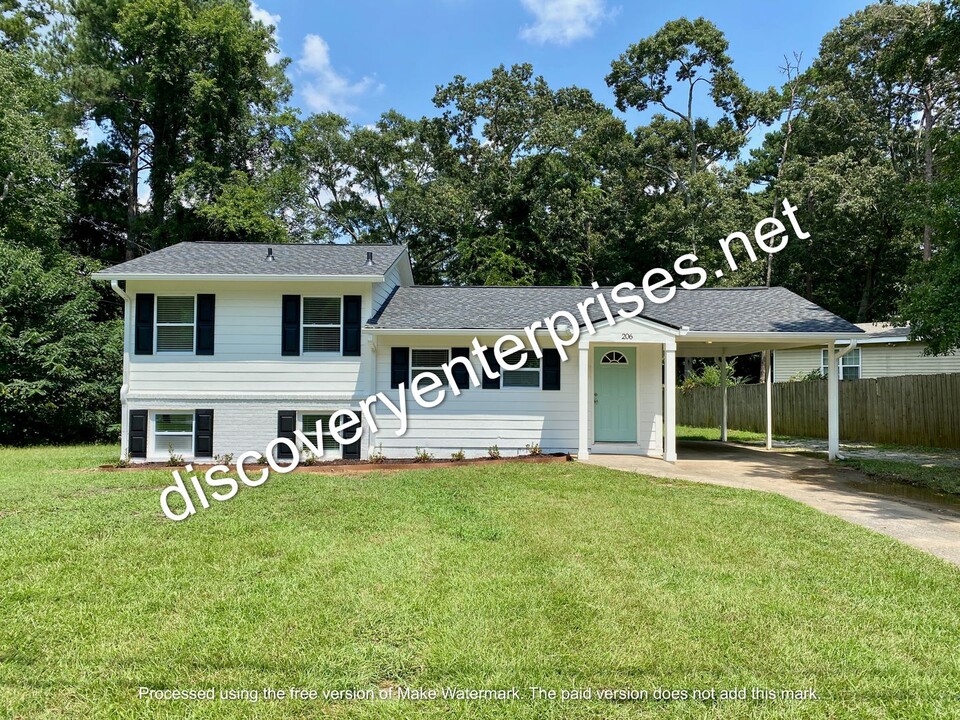 206 Roxbury Dr in Riverdale, GA - Building Photo