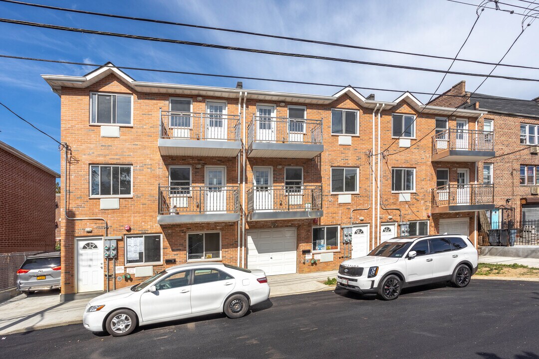 111-39-111-43 44th Ave in Corona, NY - Building Photo