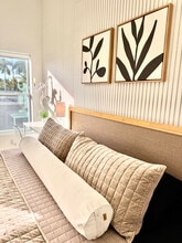 3204 Karen Dr, Unit 2 in Naples, FL - Foto de edificio - Building Photo