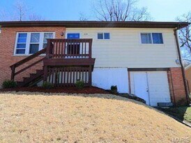 220 Ruggles Rd in Ferguson, MO - Building Photo