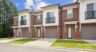 4010 Waiting St in Matthews, NC - Building Photo
