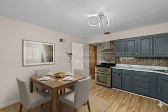 10044 Pepper Ln in St. Louis, MO - Building Photo - Building Photo