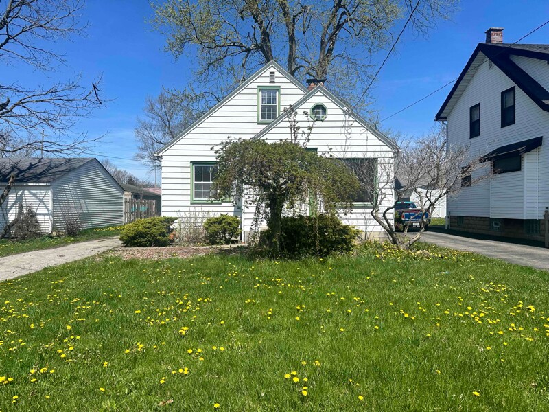 112 Beechwood Dr in Youngstown, OH - Building Photo