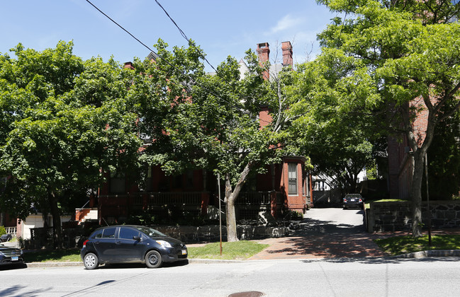 235 State St in Portland, ME - Foto de edificio - Building Photo