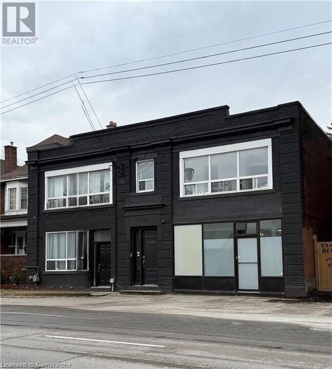 590 Main St E in Hamilton, ON - Building Photo